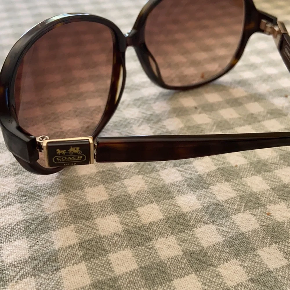 Coach sunglasses with case - Picture 5 of 9